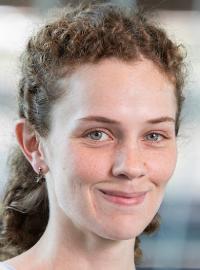 daphne collins headshot