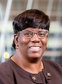 Melissa McNeil headshot